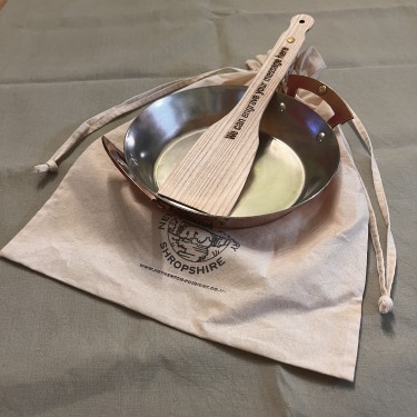 Limited edition Copper 8" (20cm) Prospector Pan with personalised ash spatula and cotton storage bag. 