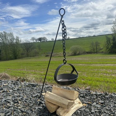 Crochta hanging stake and chain OPTION