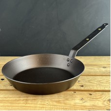 Re-seasoning service: Any frying pan, Prospector pan or wok with metal handles.