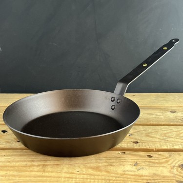 Re-seasoning service: Any frying pan, Prospector pan or wok with metal handles.