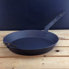 https://www.netherton-foundry.co.uk/image/cache/catalog/Frying%20pans/12inch%20os%20pan%20with%20front%20handle-228x228.JPG