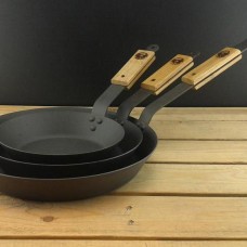 Re-seasoning service: Any frying pan or wok with a wooden handle.