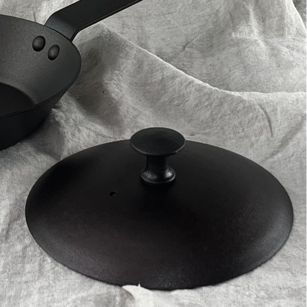 6 inch (15.5cm) Pan lid with iron knob