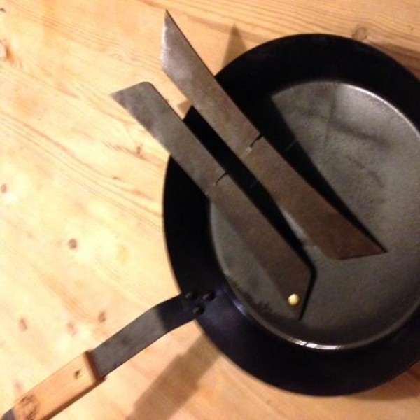 12" (30cm) Spun Iron Breakfast Pan