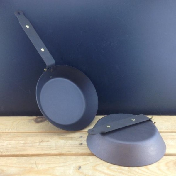 8" (20cm) Spun Iron Oven safe Glamping Pan with Satchel