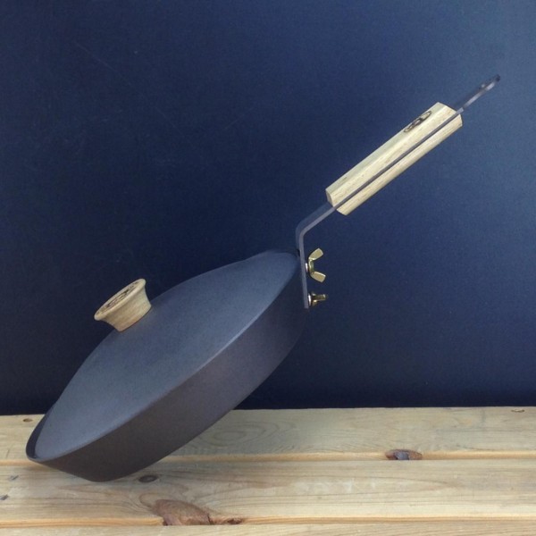 8" (20cm) Spun Iron Glamping Pan with lid
