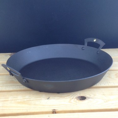 10" (25.5cm) Prospector Pan: spun iron, double handled, oven safe