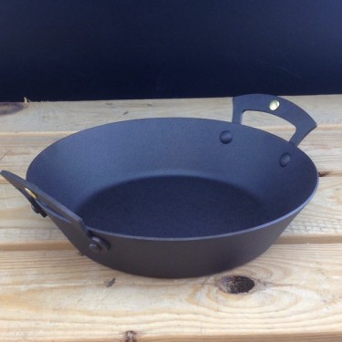 8" (20cm) Prospector Pan: spun iron, double handled, oven safe