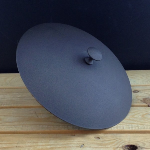 12" (30cm) Pan lid with iron knob