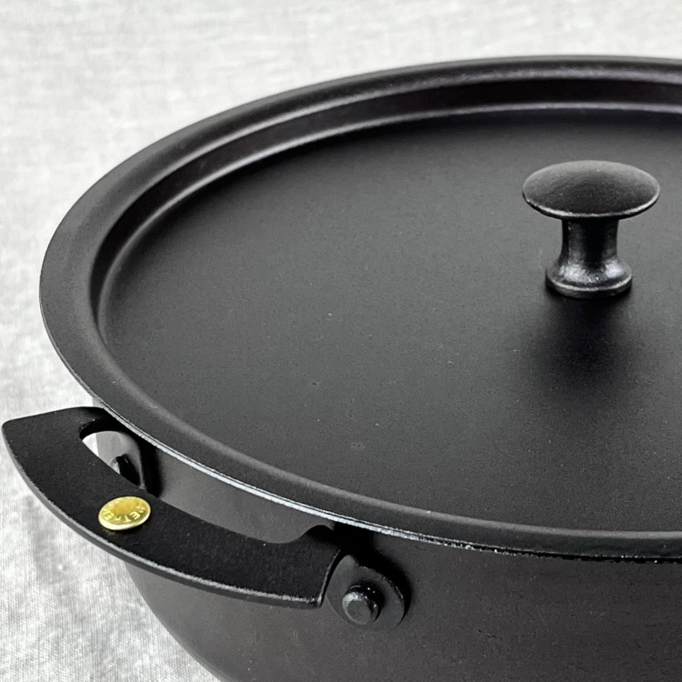 Lids for saucepans, frying pans, casseroles and tagines