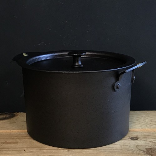 7 Spun Iron Stockpot