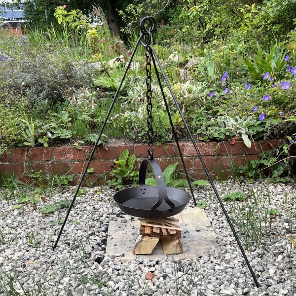 https://www.netherton-foundry.co.uk/image/cache/catalog/Tripod/Chitty%20iron/Chitty%20iron%20sq%203.4-600x600.jpg