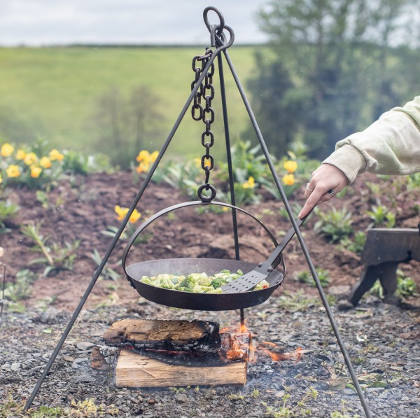 Chitty Irons, Shropshire made, simple cooking tripod and chain 