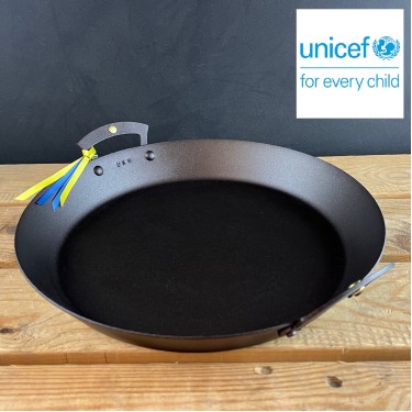 Ukrainian carbon steel 12" (30.5cm) Netherton Foundry Prospector Pan in support of Unicef