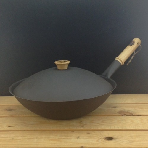 13 (33cm) Spun iron wok with lid