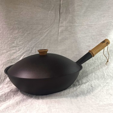 13½" (34.5cm) Spun Iron deep, flat bottom wok, with lid and removeable handle
