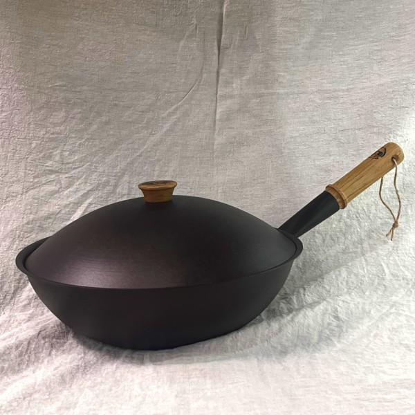 13½" (34.5cm) Spun Iron deep, flat bottom wok, with lid and removeable handle