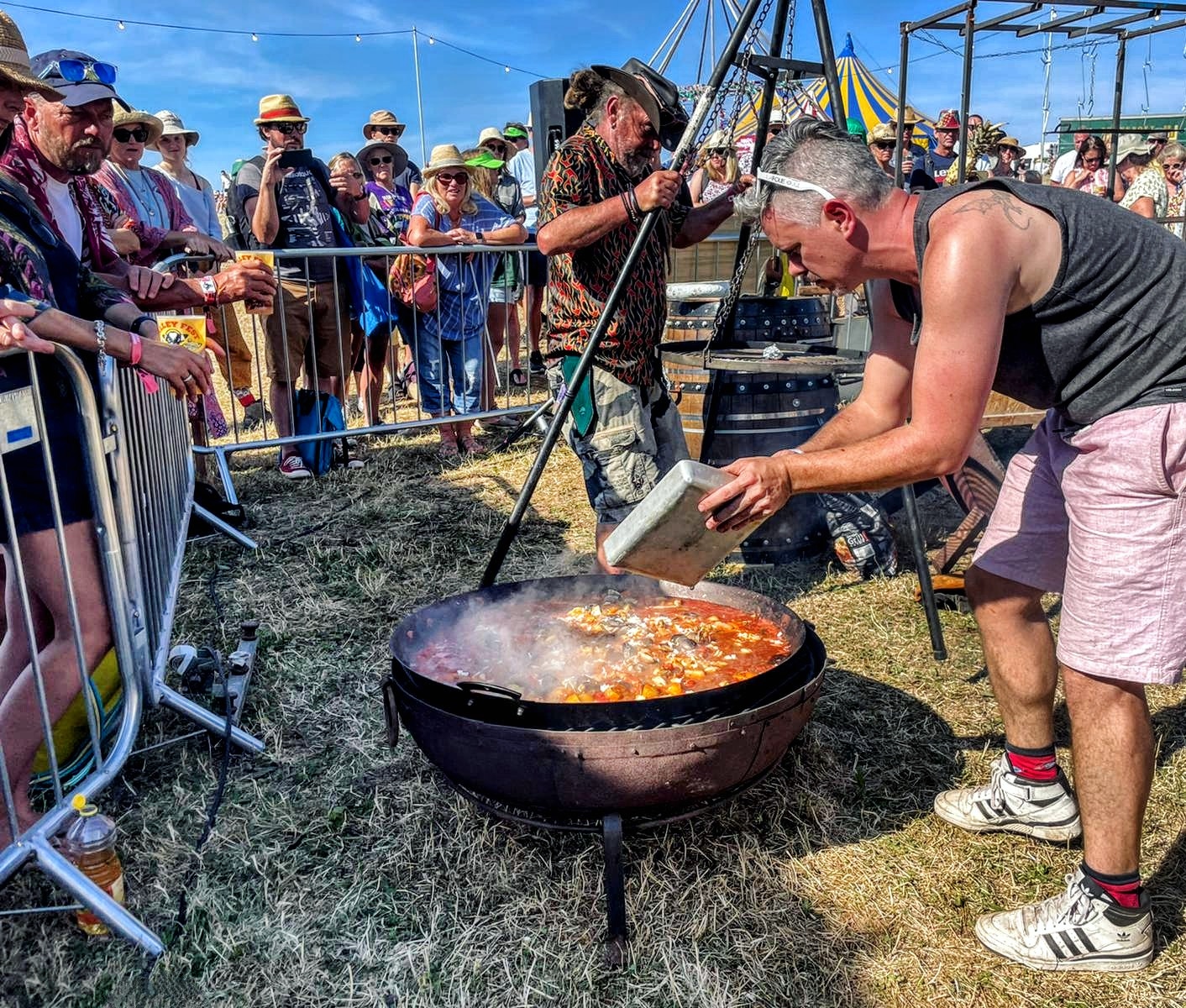 33 (86cm) Giant Paella Pan