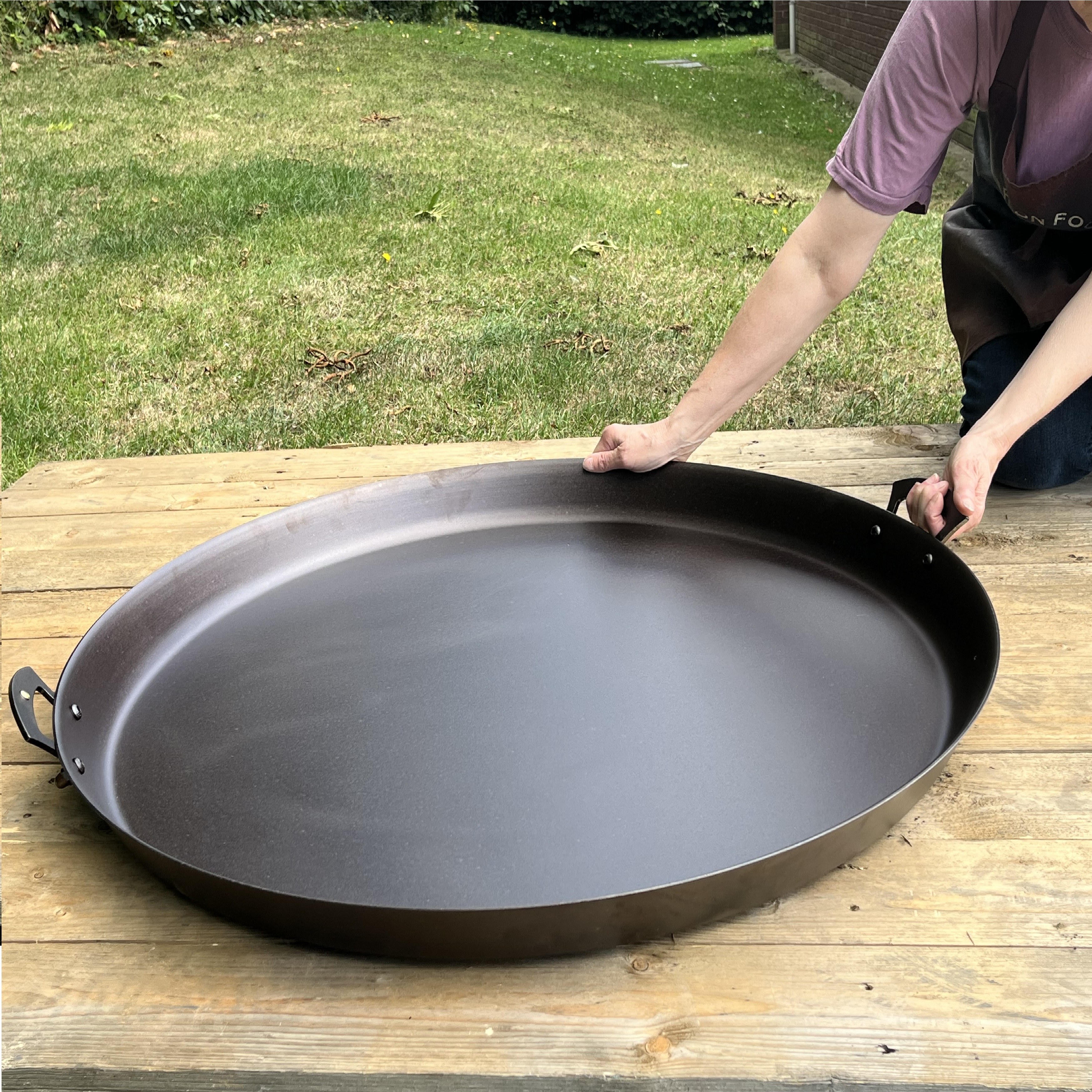 33 (86cm) Giant Paella Pan