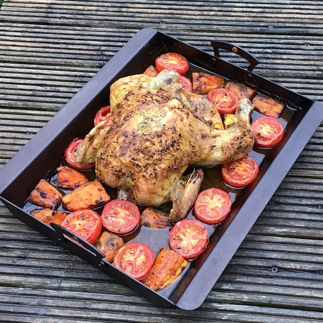 https://www.netherton-foundry.co.uk/image/catalog/Roasting%20tray/Roast%20chicken%20THE%20SHOT.jpg