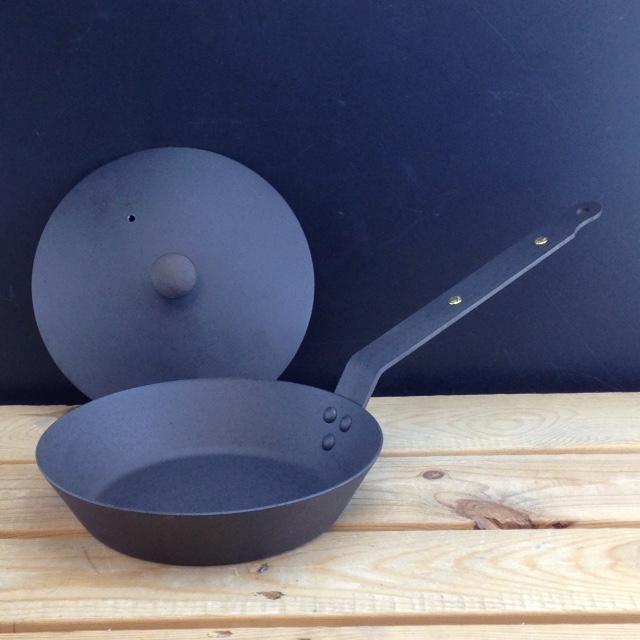 ovenproof frying pan with lid